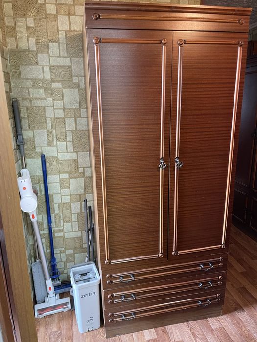Продам 2 шкафа в хорошем состоянии