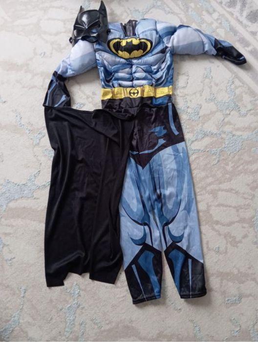 Продам новогодний костюм Бетман