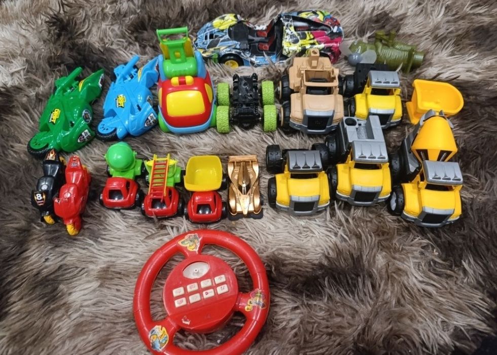 Игрушки,машинки для мальчика, пластмассовые