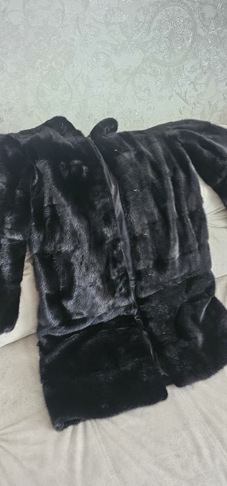 Продаётся срочно норковая шуба