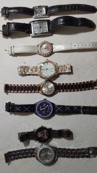 Часы современные разные