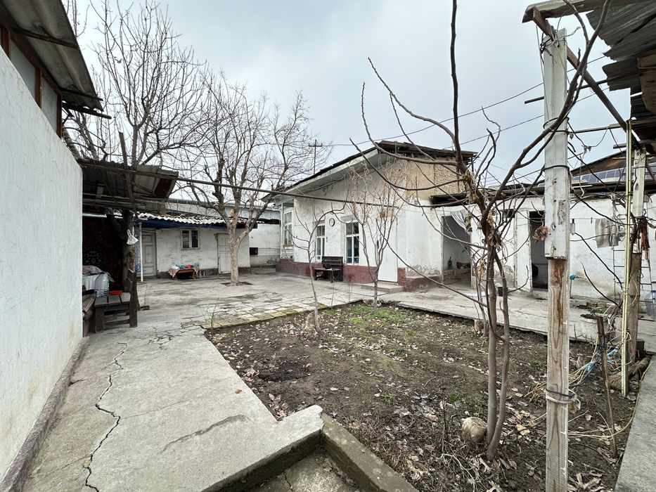 Yoʻl yuzida 2,2 sotix hovli sotiladi