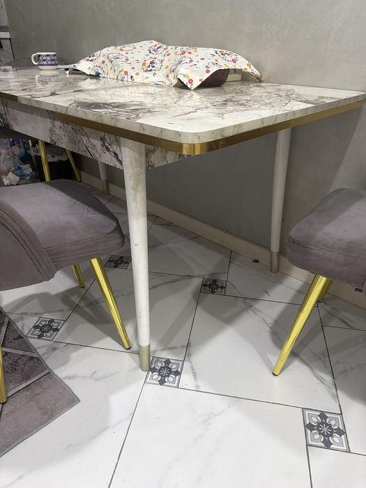 Стол со стульями