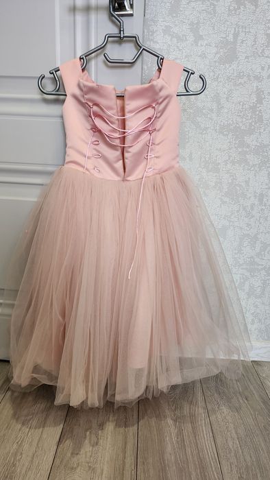 Платье от 4 лет в отличном состоянии