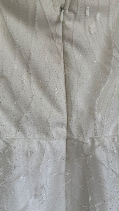 Бяла празнична рокля