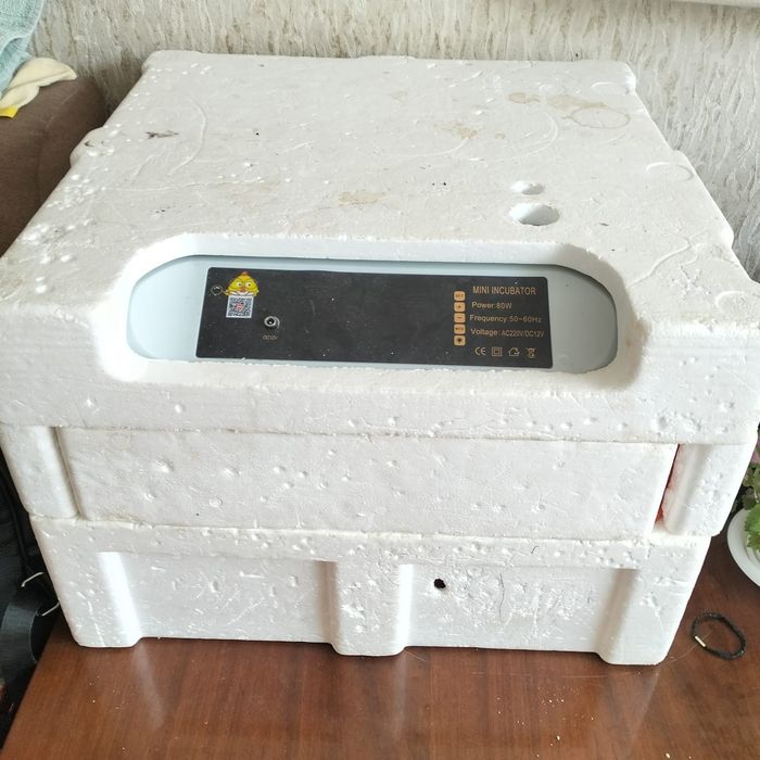 Инкубатор продам