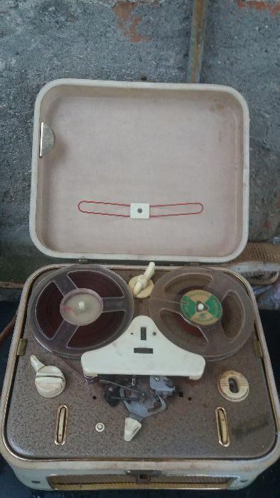 Магнетофон ретро Мамбо