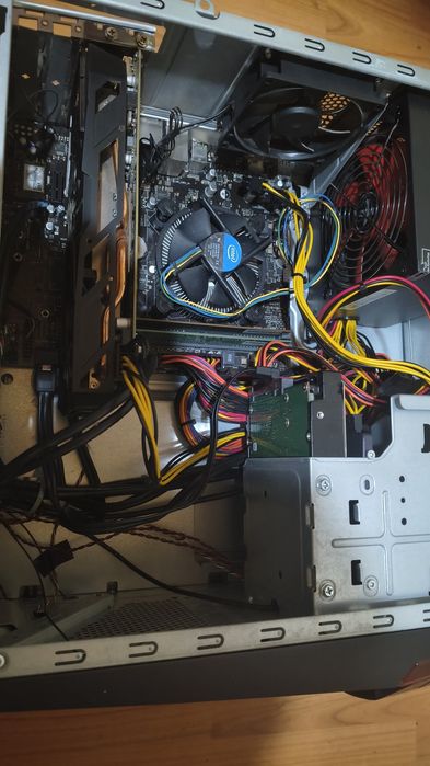 Pc gaming-i5 7600k placa video Rx 580 8gb 8gb ram ddr4 128gb SSD windows 11 pro 2tb hdd