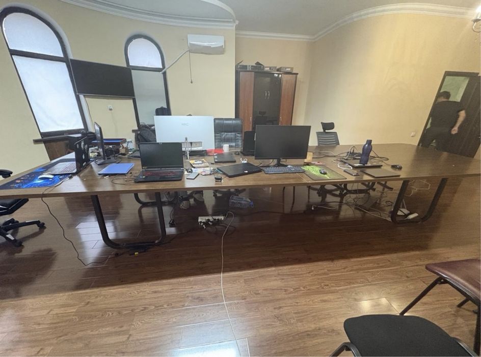 Продам стол большой в хорошем состояниий