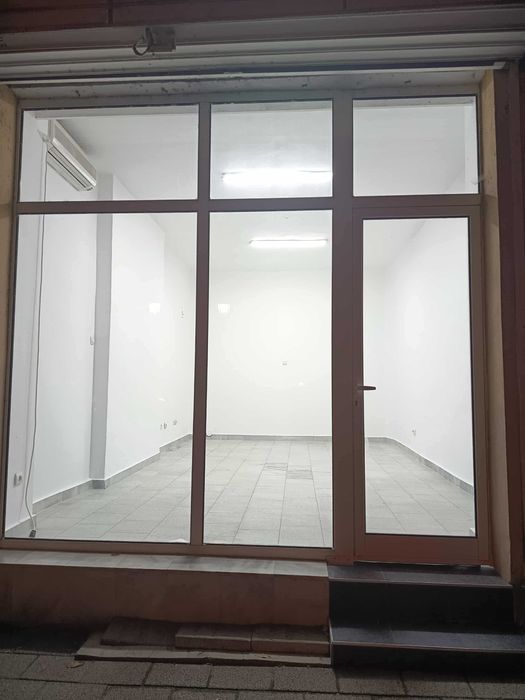 Дава се под наем Магазин в Пловдив, Център - 30 кв.м за 548.25 € - Снимка #1