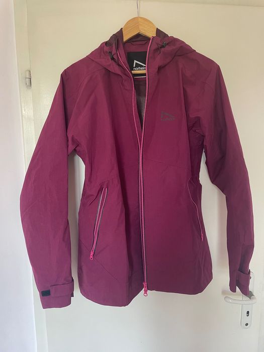 Дамско яке против вятър и дъжд на норвежката фирма Norheim