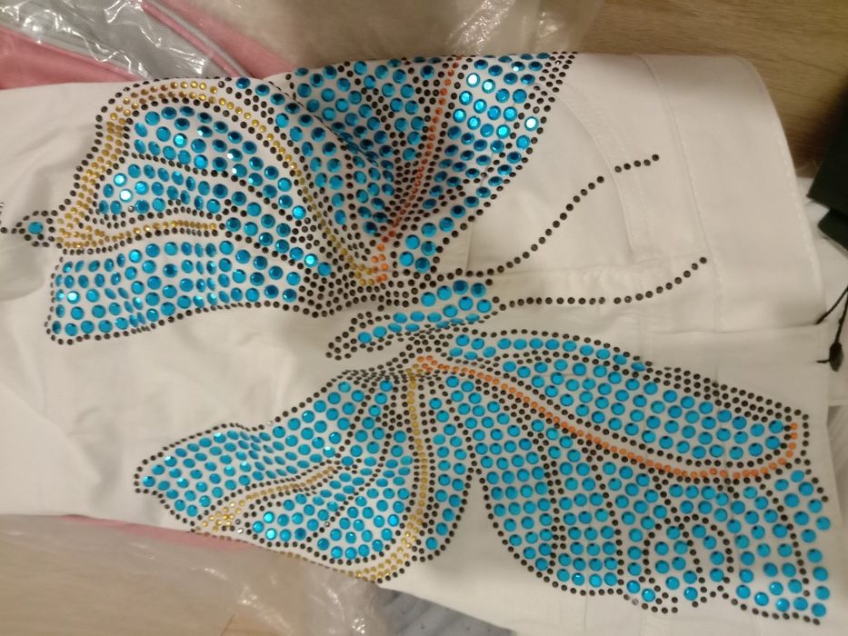 Брюки- джинсы новые