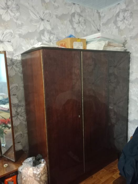 Шифоньер трёхстворчатый