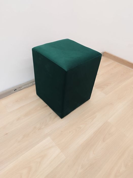 Vând taburet cub patrat din catifea verde smarald taburel