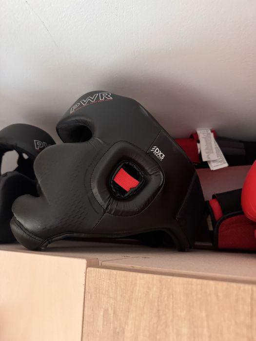 vand echipament nou de box.