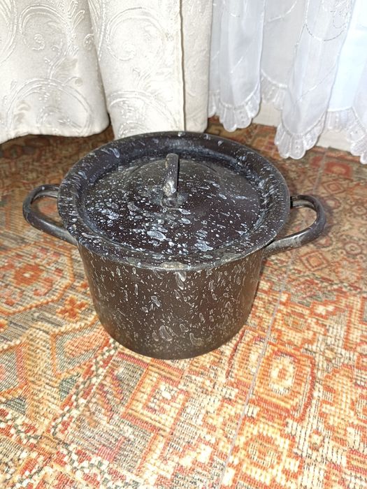 Эмалированная кастрюля 2,5 литра