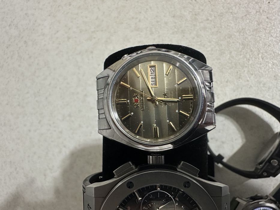 часы все рабочие в хорошем состояний
