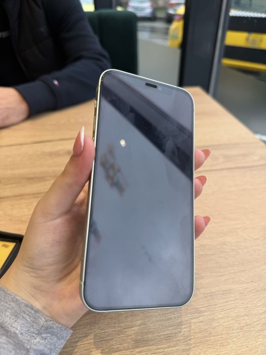 iPhone 12 foarte bun