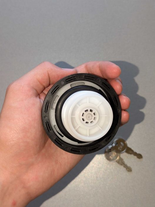 Крышка бензобака с замком