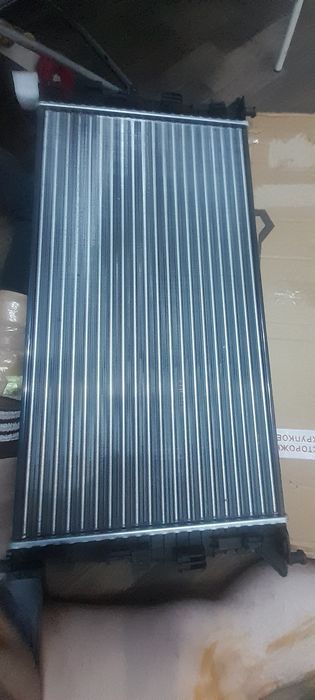 Радиатор охлаждения мазда3 2006год