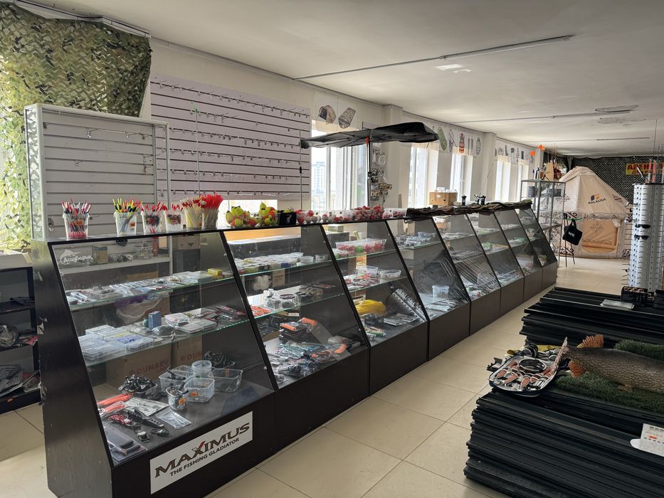 Продаются витрина срочно для магазинов