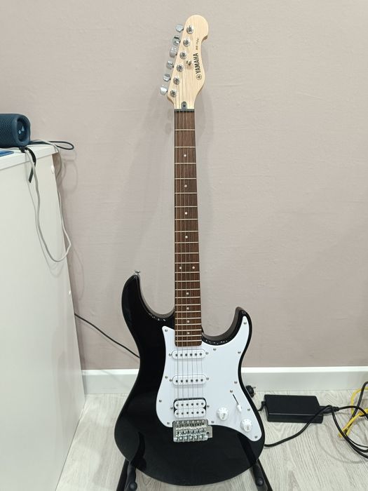 Электрогитара Yamaha EG112C с усилителем