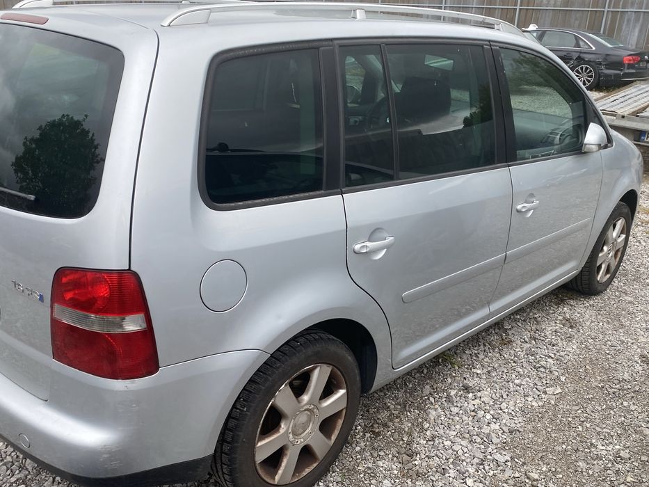 VW Touran на Части 2 броя, 1.6fsi, 2.0tdi DSG