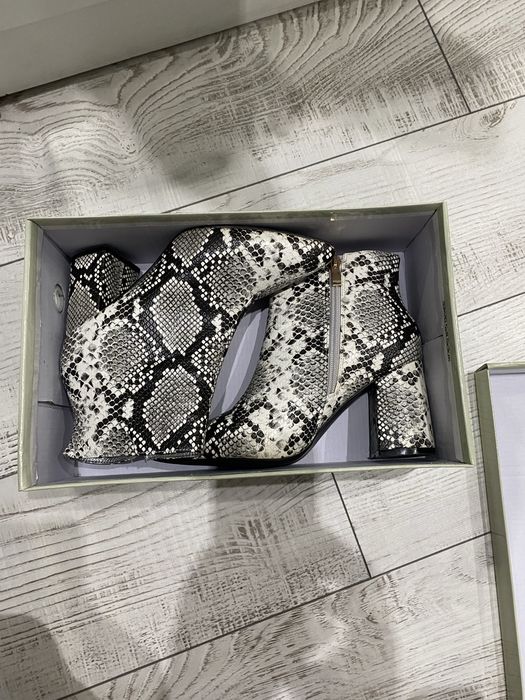 Дамски боти по 15 лв