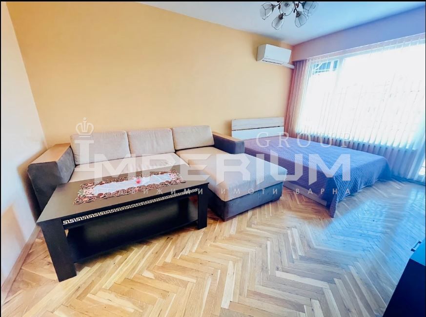 Дава се под наем Двустаен апартамент в Варна, Цветен квартал - 45 кв.м за 433.5 € - Снимка #2