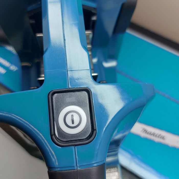 Акумулаторна резачка Makita DUC353Z