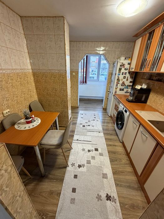 Vând apartament cu 3 camere