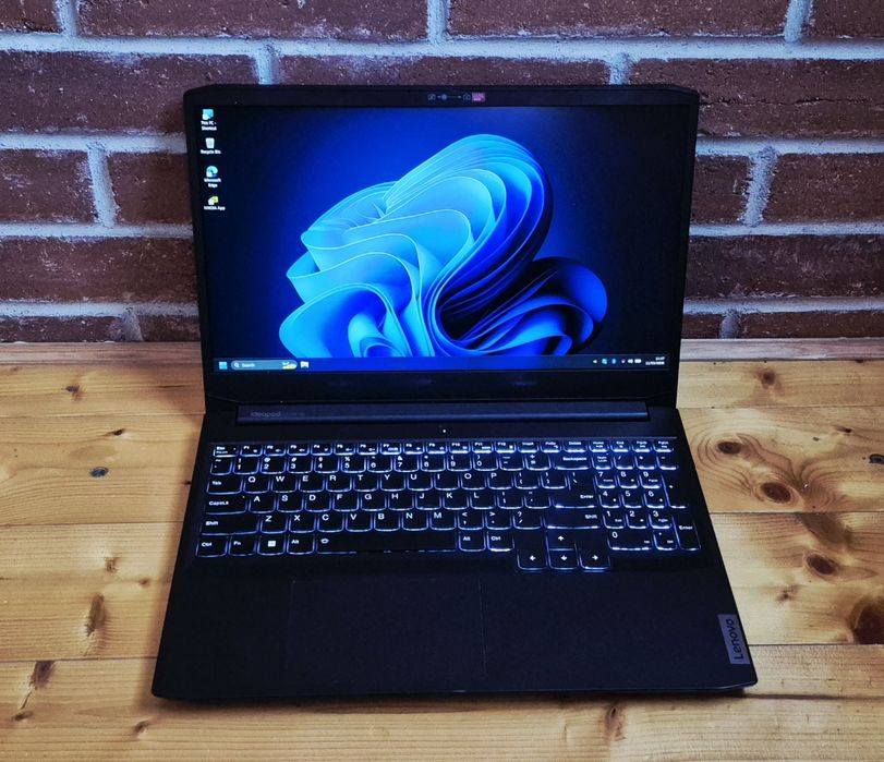 Laptop gaming Lenovo Ryzen 5 5600H 16GB RAM GTX 1650