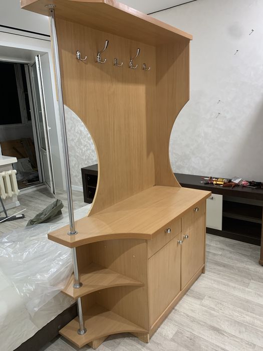 Прихожая вешалка