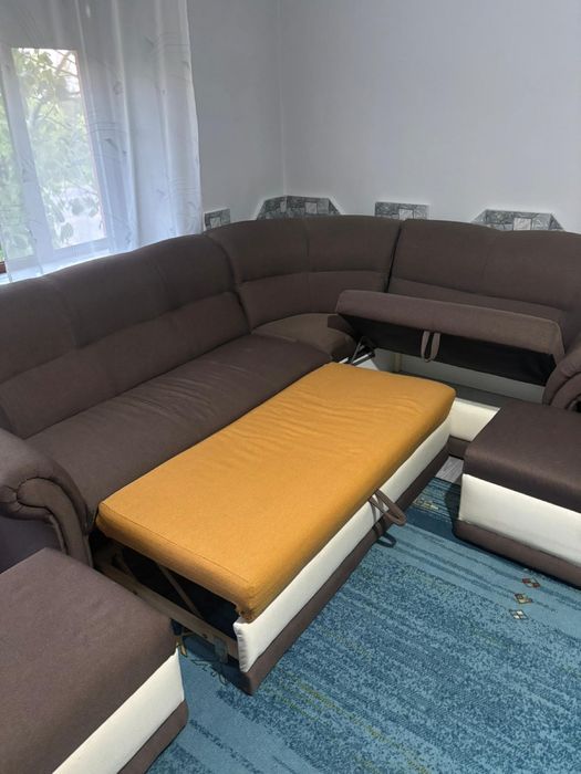 coltar cu 7 locuri extensibil + 2 fotolii si 4 tabureti