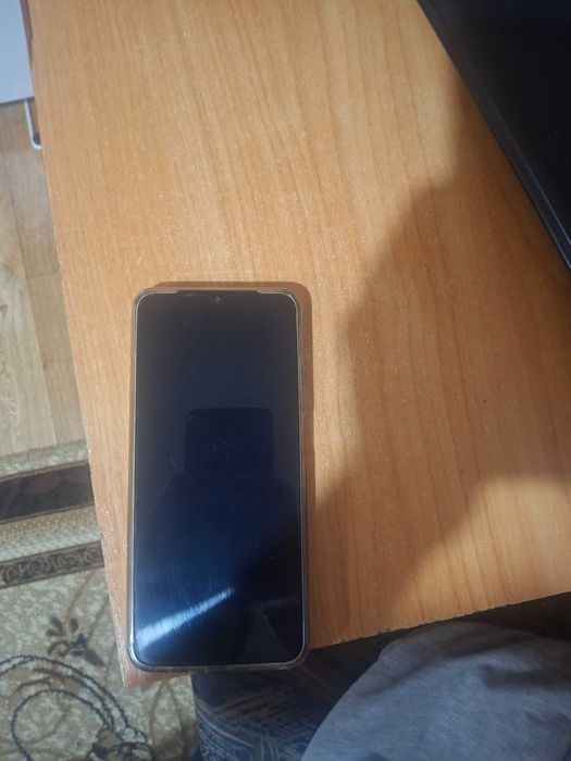 Здравейте продава се телефон Realme C63