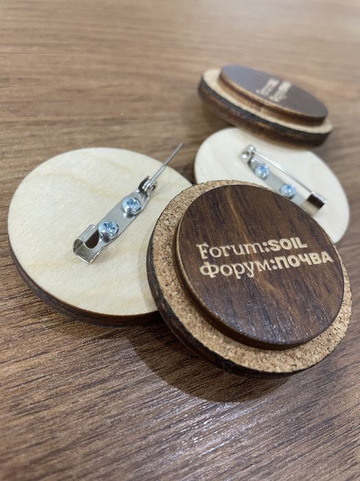 Дървени значки с корк