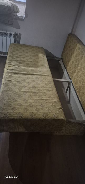 Диван раскалывается