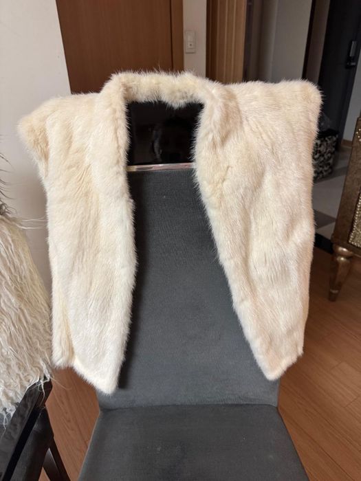 Продам безрукавку норковую торг уместен.