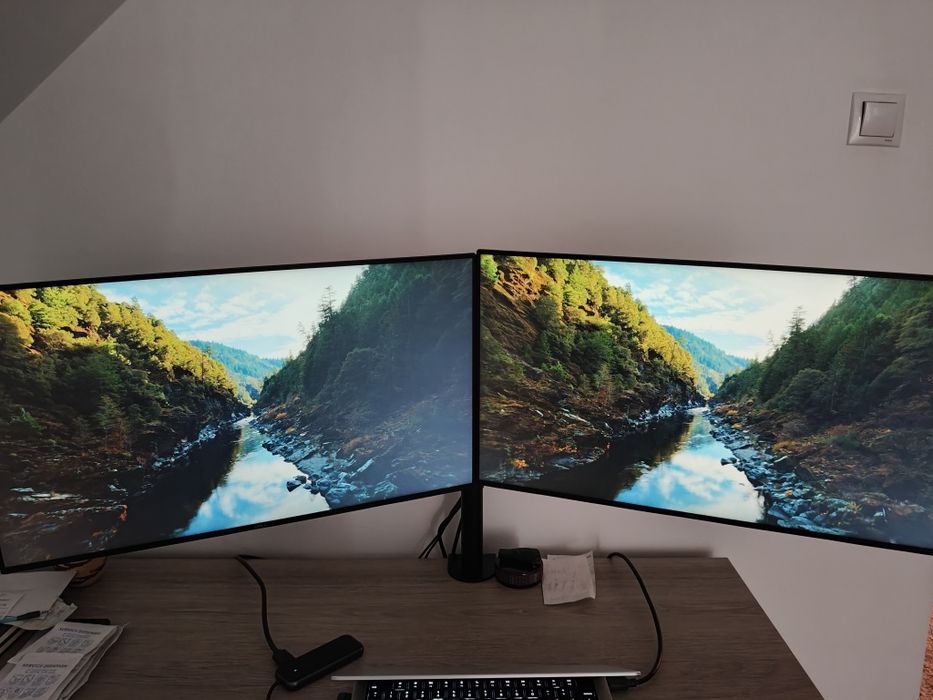 Vând 2 monitoare Dell, 24" inchi, in stare perfecta