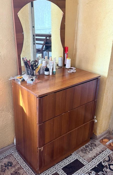 комод с зеркалам