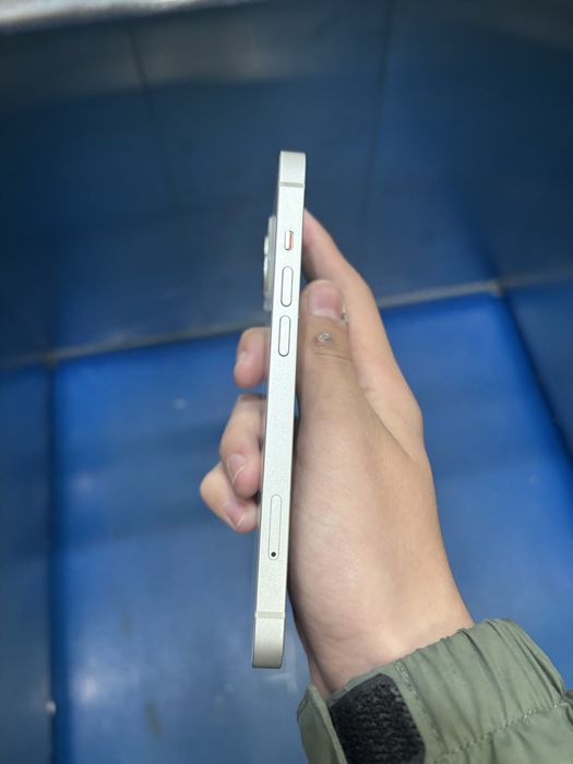 Продам  айфон 13