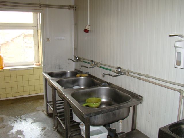 Продава се Промишлена сграда в Русе, Промишлена зона - Запад - 970 кв.м за 342 €/кв.м - Снимка #4