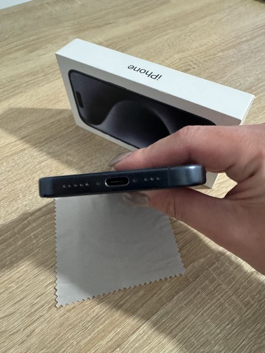 Iphone 15 Pro 128 gb IMPECABIL - FULL BOX + 9 huse cadou