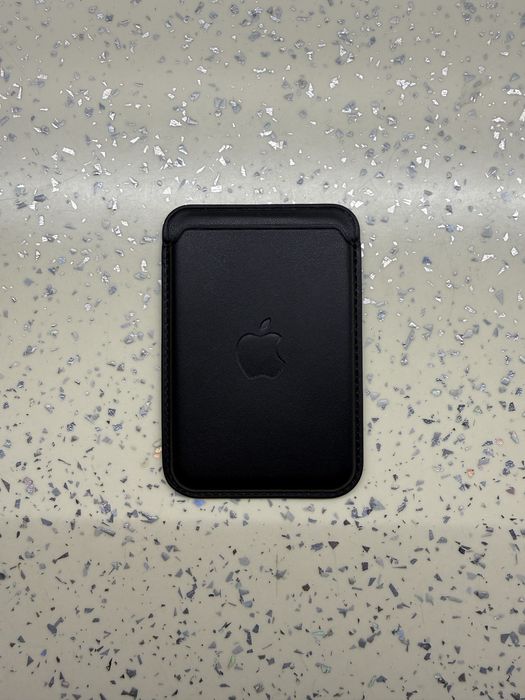 Оригинален Apple MagSafe кожен портфейл – черен
