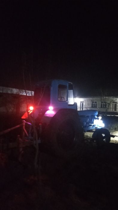 T 28 traktor sotiladi