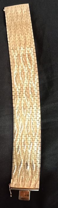 Brățară foarte grea, Italia