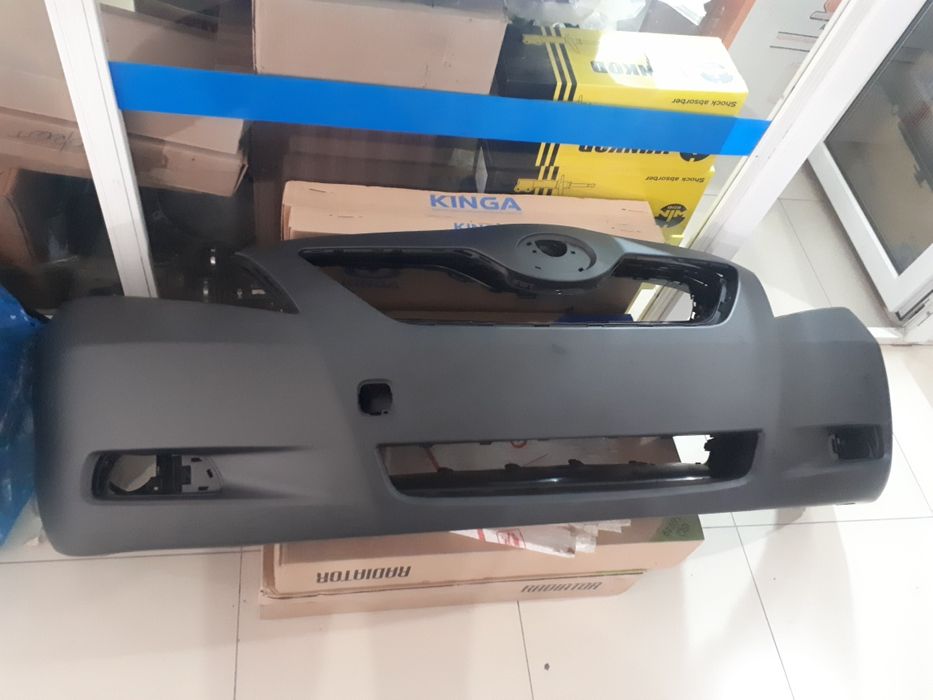 Бампер передний Камри