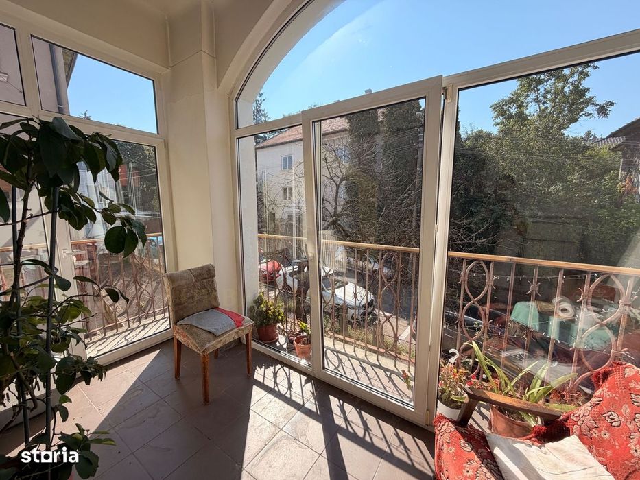 Vanzare apartament 3 camere, zona strazii Bisericii Ortodoxe