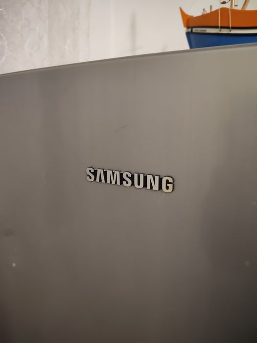 Холодильник Samsung