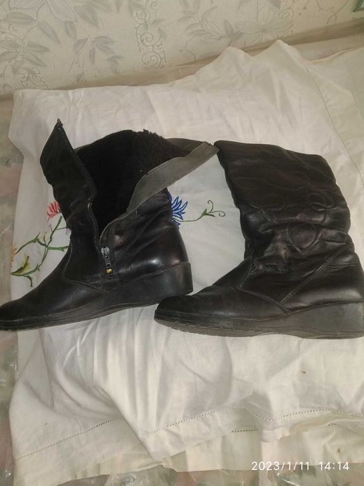 Сапоги и ботинки женские теплые качественные 39 размера.